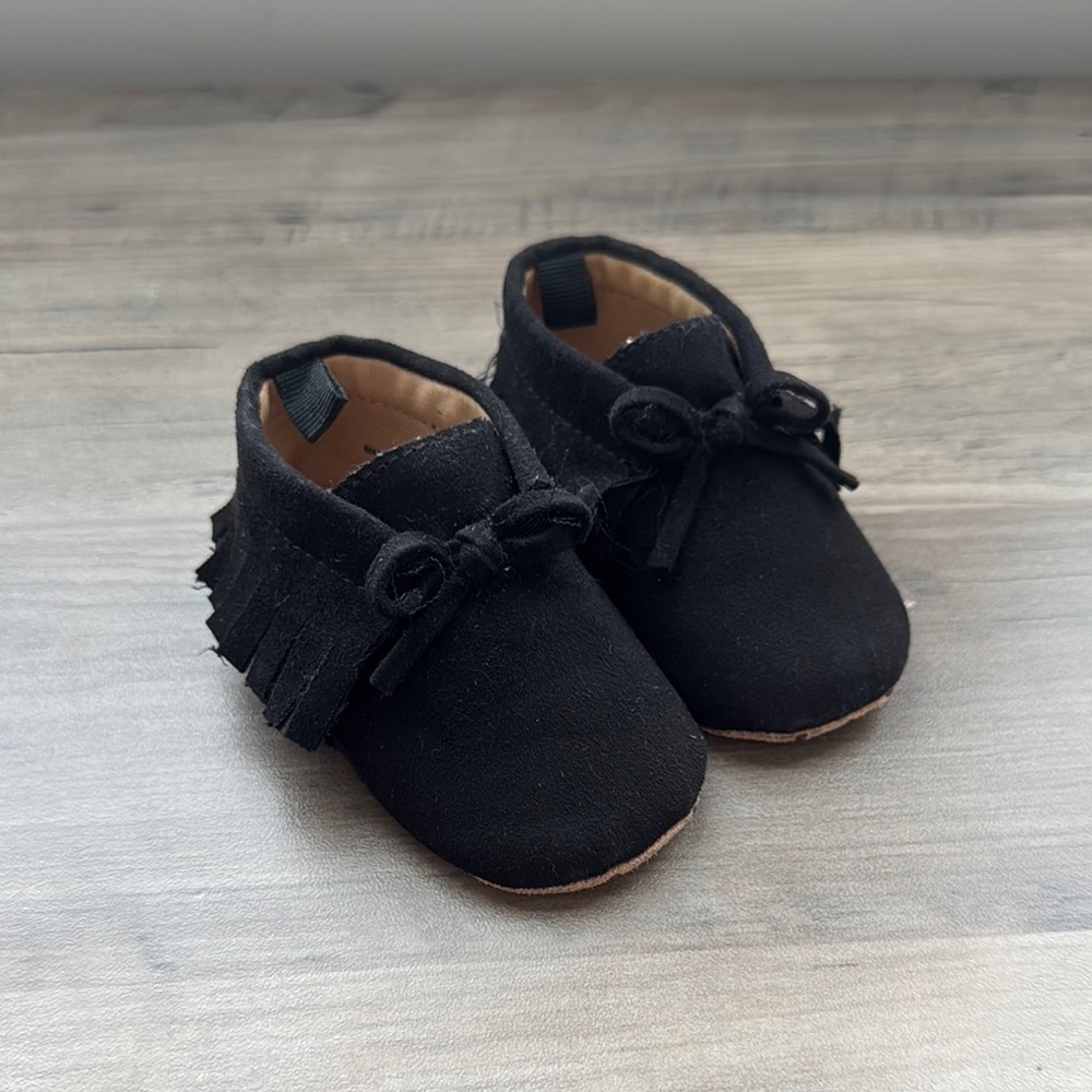 Black Moccasin-Style Infant Shoes with Suede Texture